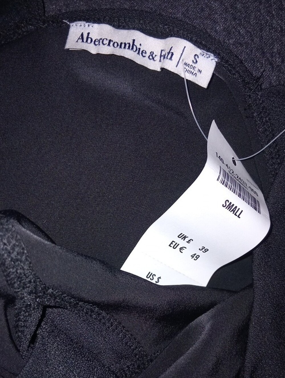 Abercrombie & Fitch Black V-Front Cropped Tank Size S - Picture 3 of 4